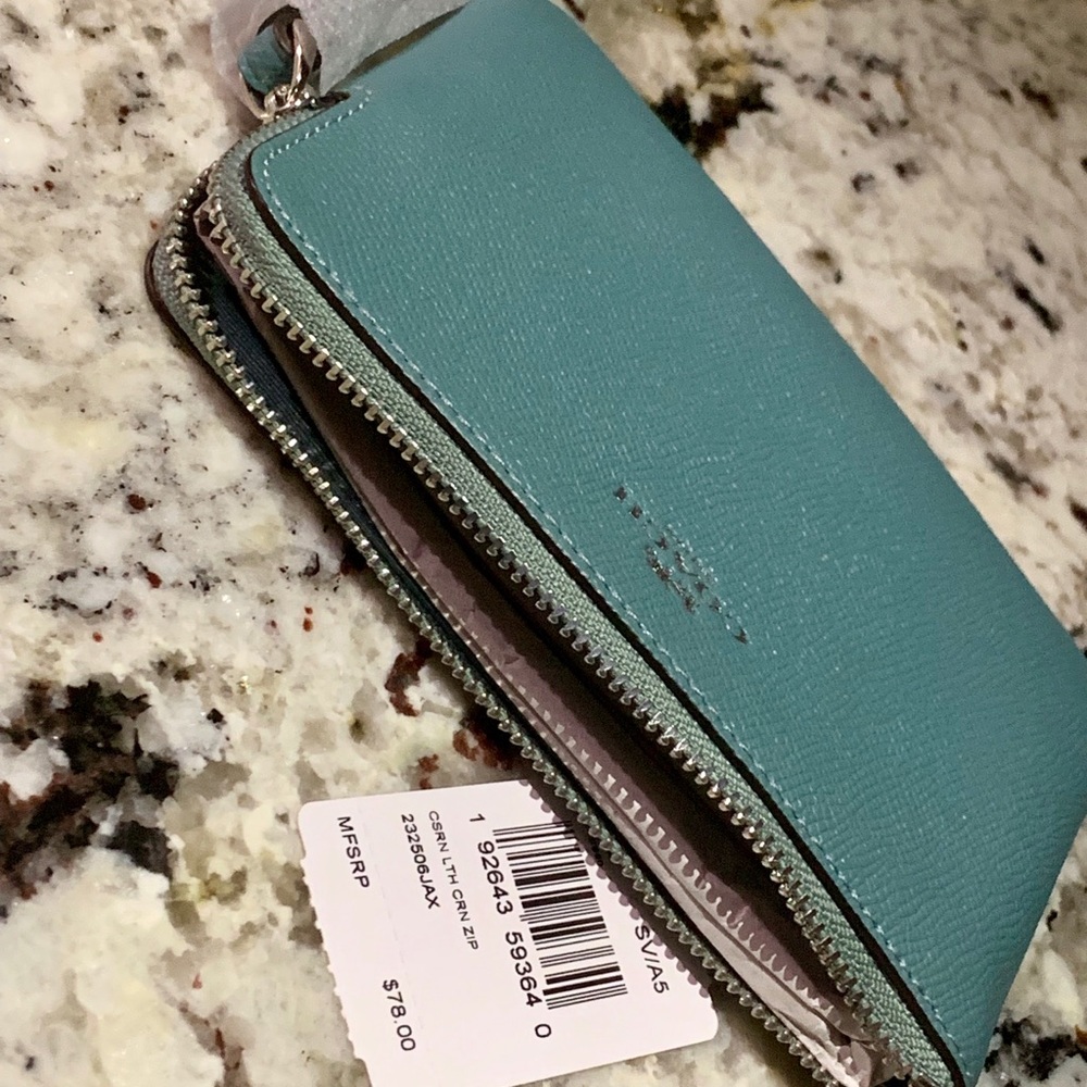Coach wristlet *Brand new